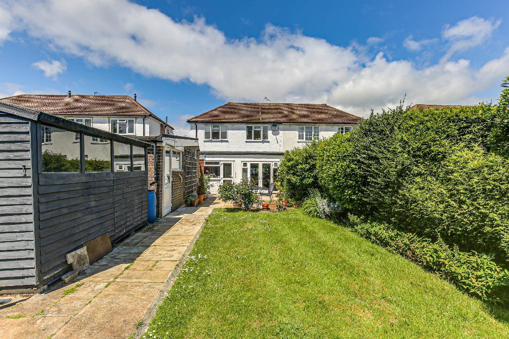 3 Bedroom Semi-Detached for Sale in South Croydon, CR2 9DQ