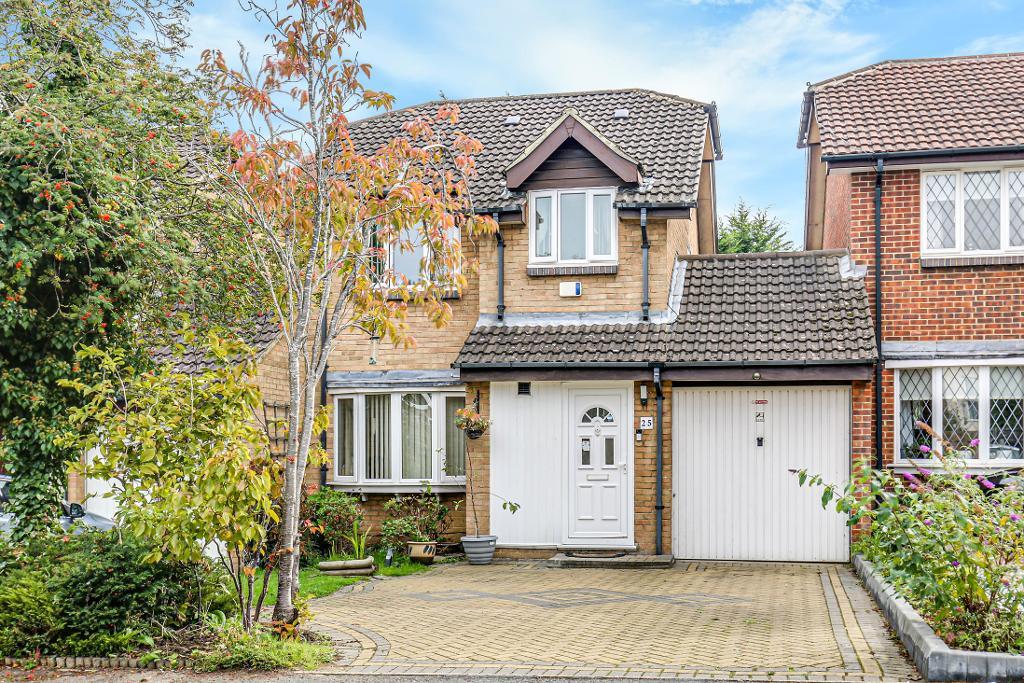 3 Bed Detached Property for Sale in South Croydon, CR2 6BT
