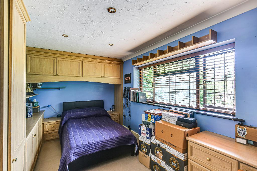 6 Bedroom Detached for Sale in Warlingham, CR6 9LU